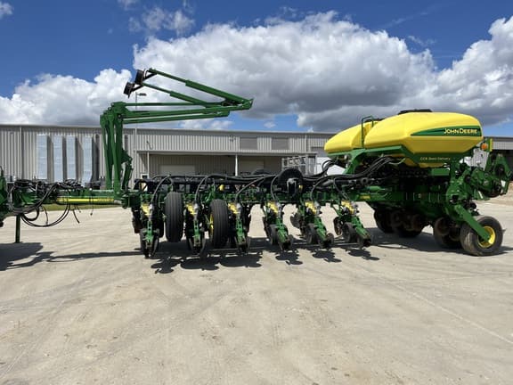 Image of John Deere 1770 equipment image 2