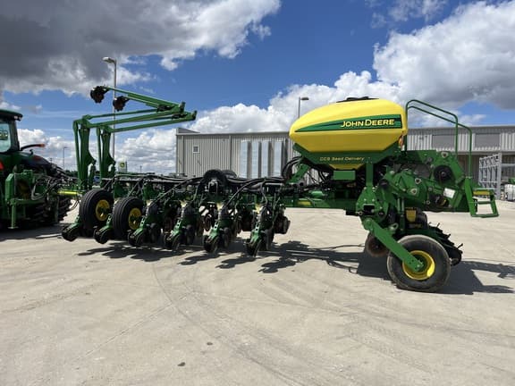 Image of John Deere 1770 equipment image 3