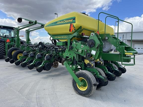 Image of John Deere 1770 equipment image 3