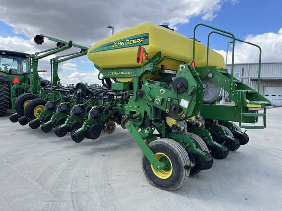 Image of John Deere 1770 equipment image 4