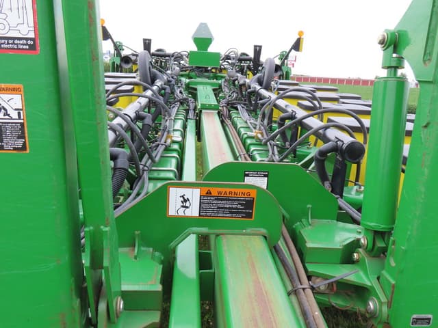 Image of John Deere 1770 equipment image 3