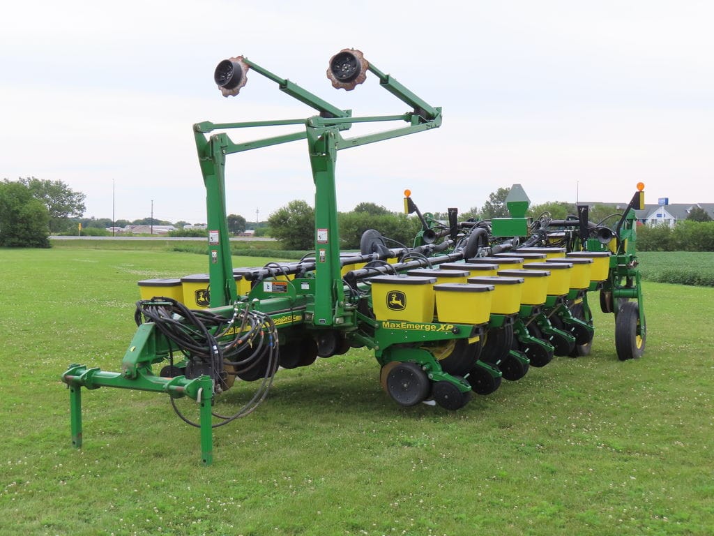 2009 John Deere 1770 Equipment Image0