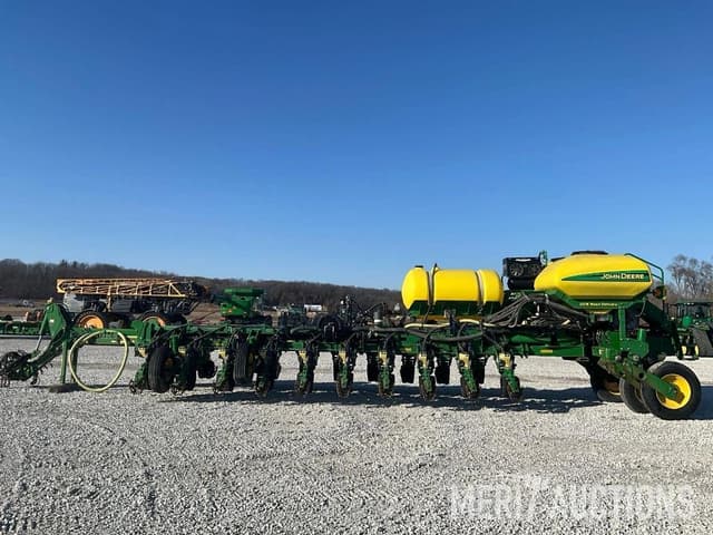 Image of John Deere 1770 equipment image 1