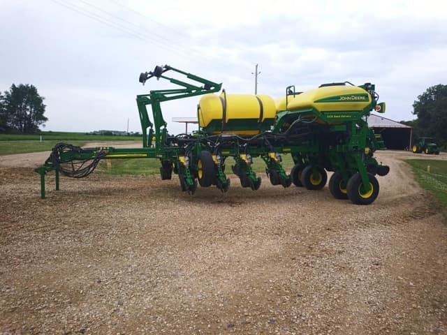 Image of John Deere 1770 equipment image 3