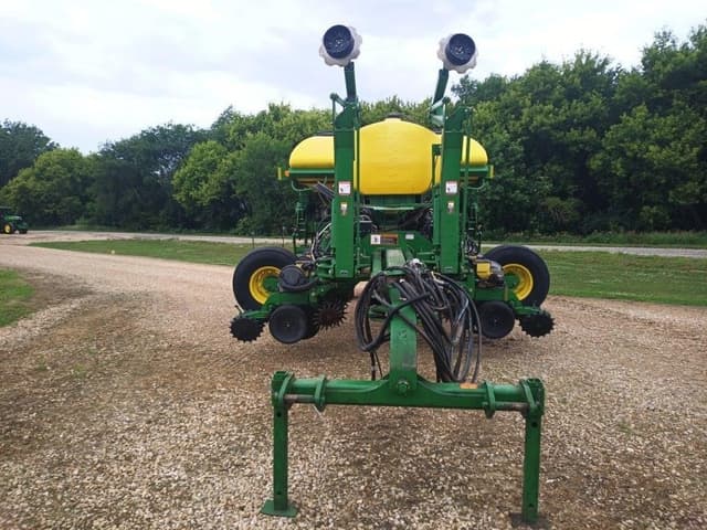 Image of John Deere 1770 equipment image 1