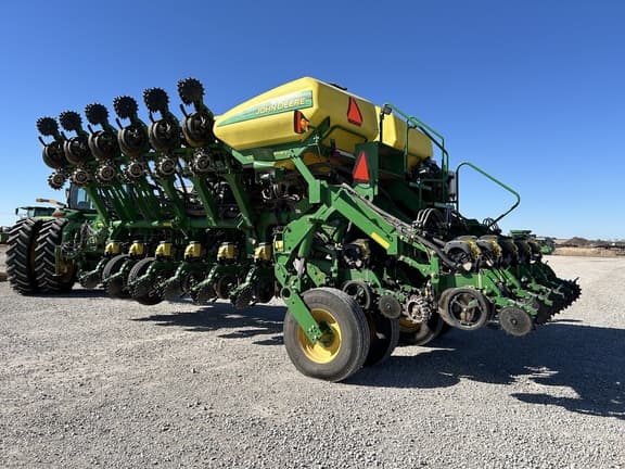 Image of John Deere 1790 equipment image 2