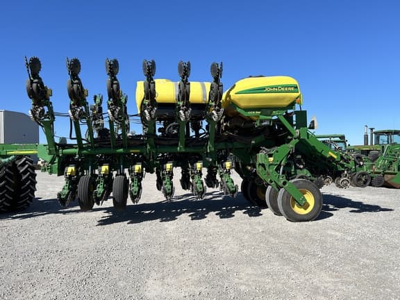 Image of John Deere 1790 equipment image 1