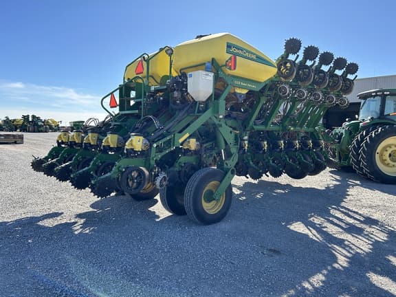 Image of John Deere 1790 equipment image 4