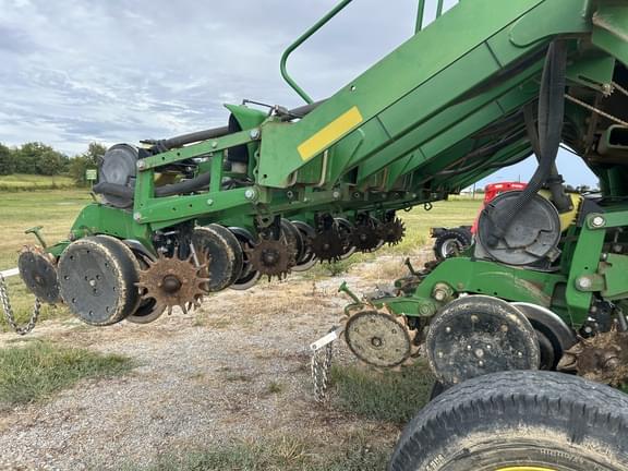 Image of John Deere 1790 equipment image 2
