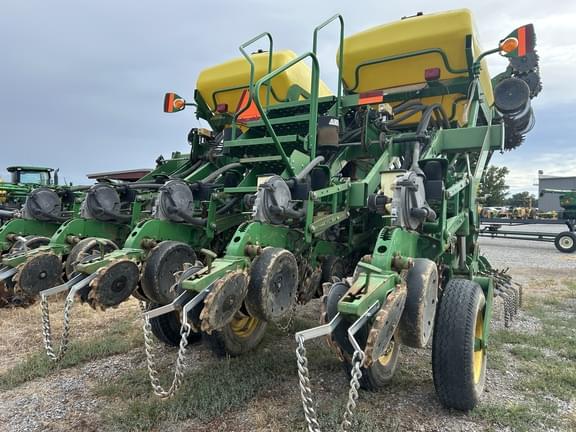 Image of John Deere 1790 equipment image 3