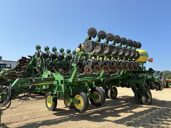 Image of John Deere 1790 equipment image 2