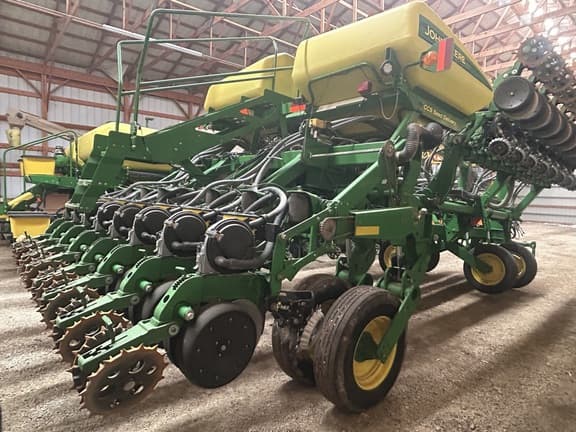 Image of John Deere 1790 equipment image 3