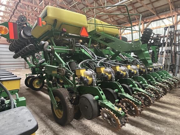 Image of John Deere 1790 equipment image 4