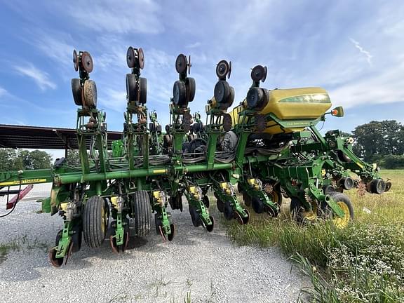Image of John Deere 1790 equipment image 1