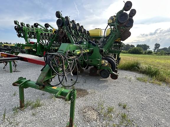 Image of John Deere 1790 equipment image 2