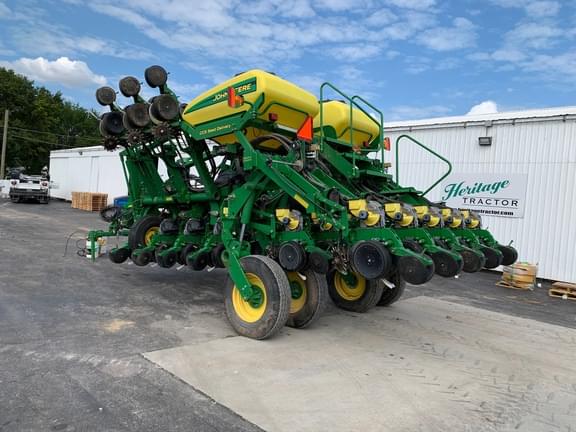 Image of John Deere 1790 equipment image 2