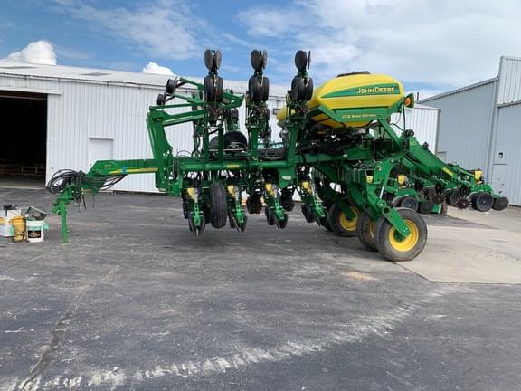 Image of John Deere 1790 equipment image 1