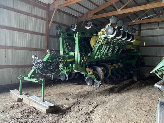 2009 John Deere 1790 Equipment Image0