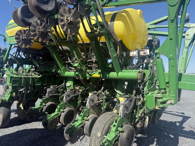 Image of John Deere 1790 equipment image 2