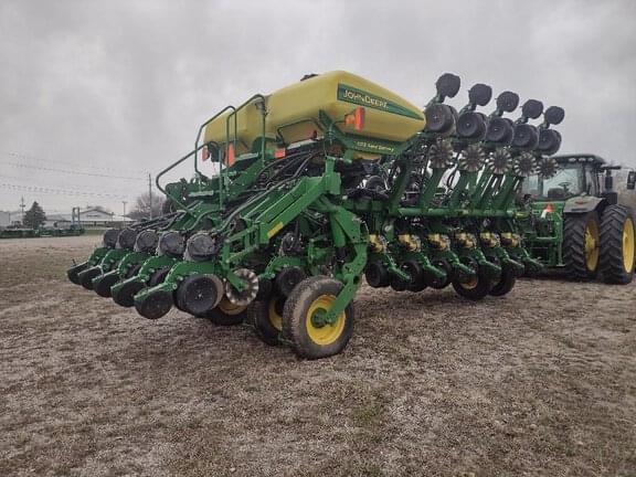 Image of John Deere 1790 equipment image 3