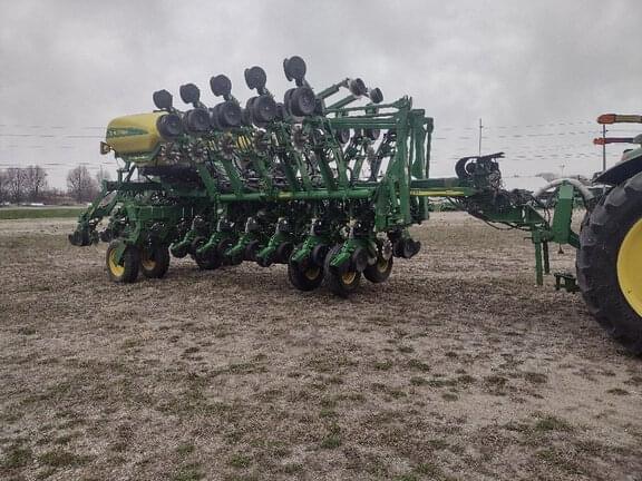 Image of John Deere 1790 equipment image 1