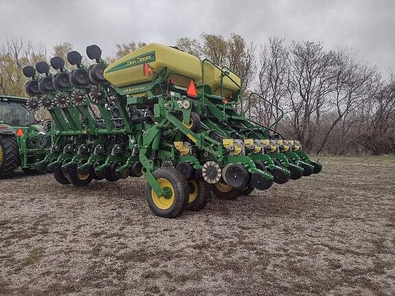 Image of John Deere 1790 equipment image 3