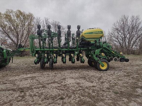 Image of John Deere 1790 equipment image 4