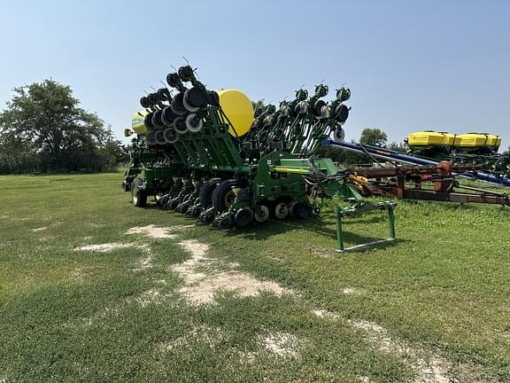 Image of John Deere 1790 equipment image 1