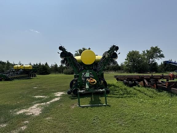 Image of John Deere 1790 equipment image 2