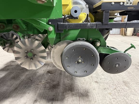 Image of John Deere 1790 equipment image 4