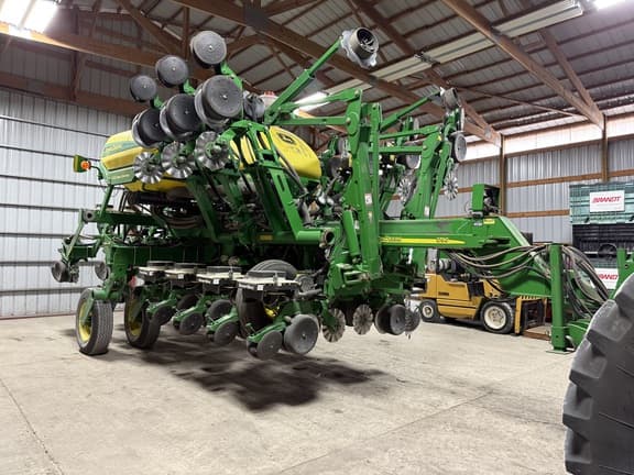 Image of John Deere 1790 equipment image 1