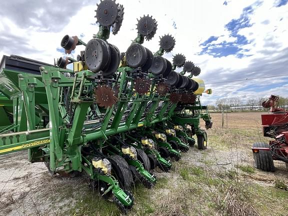 Image of John Deere 1790 equipment image 3