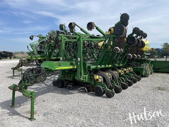2010 John Deere 1790 Equipment Image0