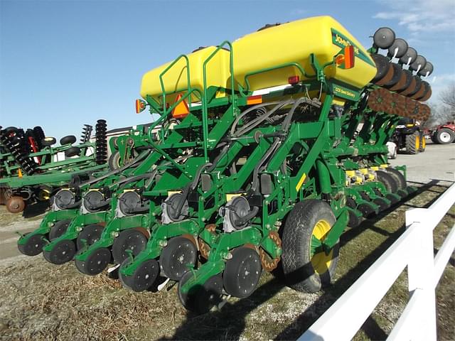 Image of John Deere 1790 equipment image 3