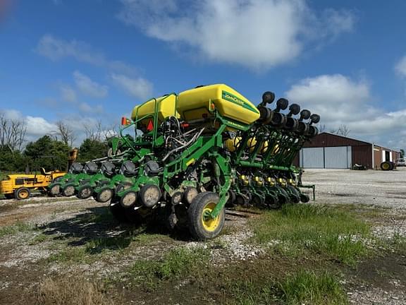 Image of John Deere 1790 equipment image 1