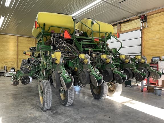 Image of John Deere 1790 equipment image 2