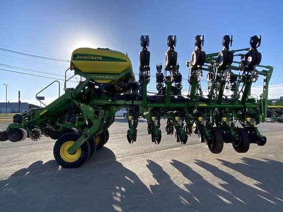 Image of John Deere 1790 equipment image 1