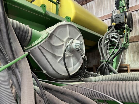 Image of John Deere 1790 equipment image 1