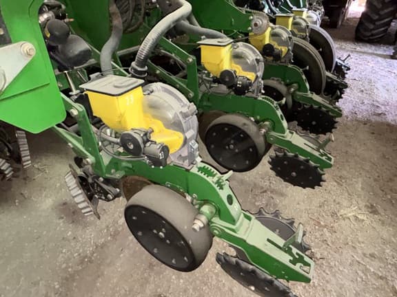 Image of John Deere 1790 equipment image 4