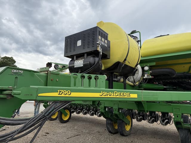 Image of John Deere 1790 equipment image 2