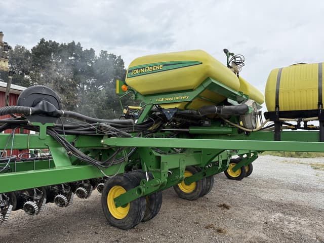 Image of John Deere 1790 equipment image 4