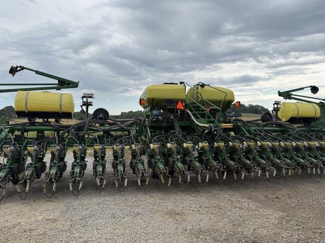 Image of John Deere 1790 equipment image 1