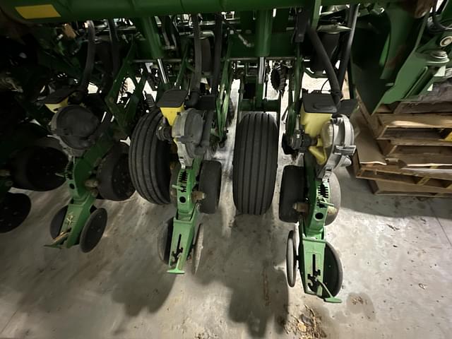 Image of John Deere 1790 equipment image 4