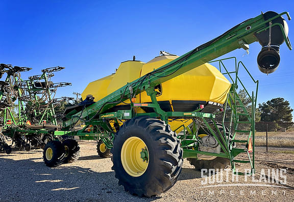 Image of John Deere 1870 equipment image 1