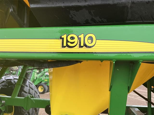 Image of John Deere 1890 equipment image 1