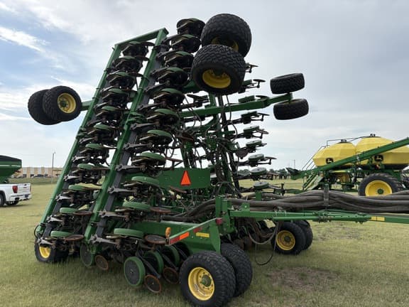 Image of John Deere 1890 equipment image 3