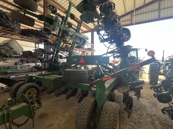 Image of John Deere 1890 equipment image 2