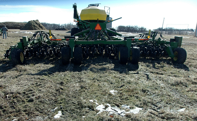 Image of John Deere 1890 equipment image 4