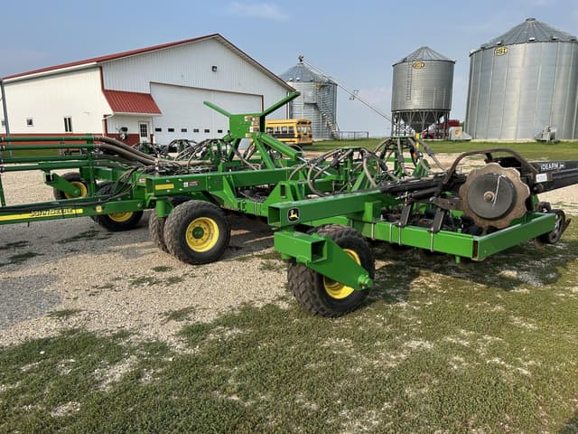 Image of John Deere 1890 equipment image 3