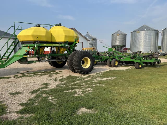 Image of John Deere 1890 equipment image 1